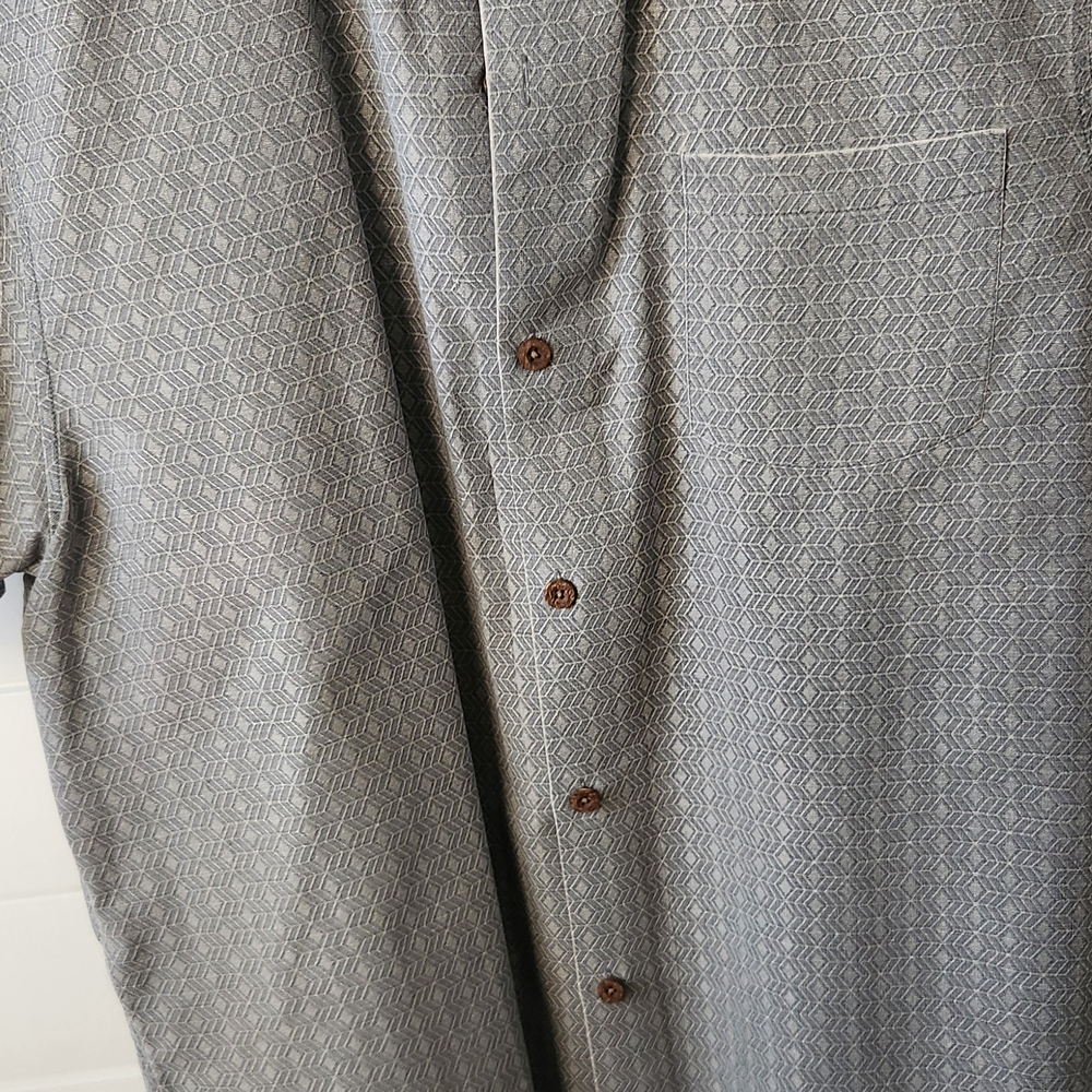 Tommy Bahama XL Gray Geometric Patterned Button-Up Shirt